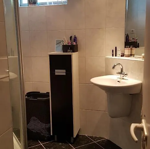 Homestay Bnbmarlies Oirsbeek